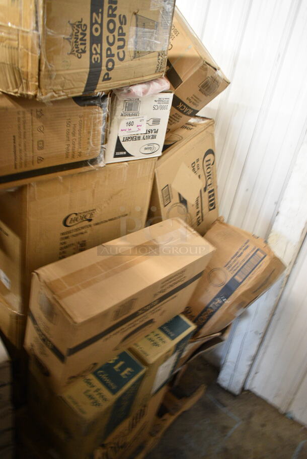 PALLET LOT of 30 BRAND NEW Boxes Including 4 Box 347RPBD6WHGD Visions 6" White Plastic Plate with Gold Bands - 150/Case, 2 Box 129MCR24B Choice 24 oz. Black Round Microwavable Heavy Weight Container with Lid 7 1/4" - 150/Case, Carnival King 32 oz Popcorn Cups, 130HFWH1M Visions White Heavy Weight Plastic Fork - Case of 1000, 129MCR24B Choice 24 oz. Black Round Microwavable Heavy Weight Container with Lid 7 1/4" - 150/Case, 394EN503L Noble Products Powder-Free Disposable Blue Exam Grade Nitrile 4 Mil Thick Textured Gloves - Large - 1000/Case, 394385L Noble Products White Powder-Free Disposable Latex Gloves for Foodservice - Large - 1000/Case, Choice 8 oz Deli Container, 3 Box 34385L Noble Large Gloves, 24 oz Clear Hinged Deli Container, 128HD8COMBO ChoiceHD 8 oz. Microwavable Translucent Plastic Deli Container and Lid Combo Pack - 240/Case, 129MCR24B Choice 24 oz. Black Round Microwavable Heavy Weight Container with Lid 7 1/4" - 150/Case, 553SLB129 Acopa Weave 9" x 6" Oval Natural Woven Plastic Rattan Basket - 12/Case, Dixie 10" Plates. 30 Times Your Bid! - Image 1 of 12