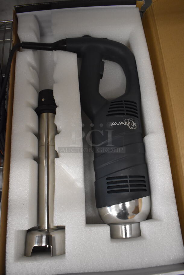 BRAND NEW SCRATCH AND DENT! AvaMix 928IBMD12 Stainless Steel Commercial 12" Shaft Immersion Blender. 120 Volts, 1 Phase. Tested and Working! - Image 3 of 7