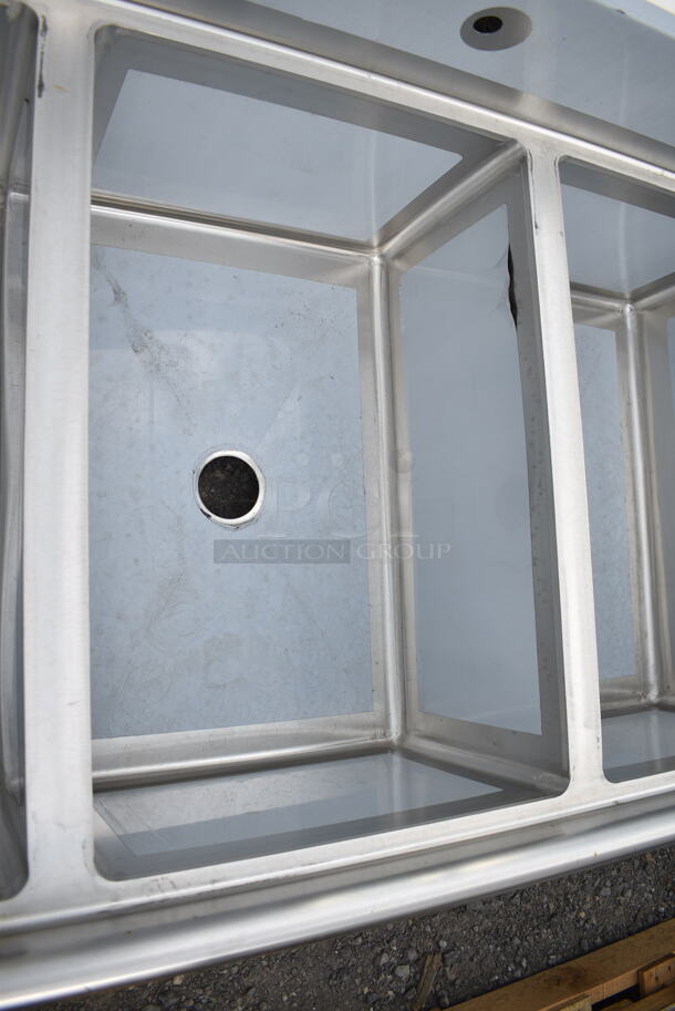 BRAND NEW SCRATCH AND DENT! Regency 600S32030220 Stainless Steel Commercial 3 Bay Sink w/ Dual Drain Boards. Bays 20x30. Drain Boards 18.5x32. No Legs.  - Image 6 of 9