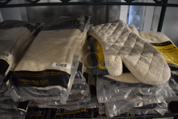 ALL ONE MONEY! Tier Lot of Various BRAND NEW Items Including Oven Mitts - Image 4 of 6