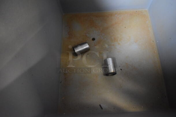 Manitowoc SY0854A Stainless Steel Commercial Ice Head on Manitowoc B570 Commercial Ice Bin. 208-230 Volts, 1 Phase. 30x34x77 - Image 6 of 9