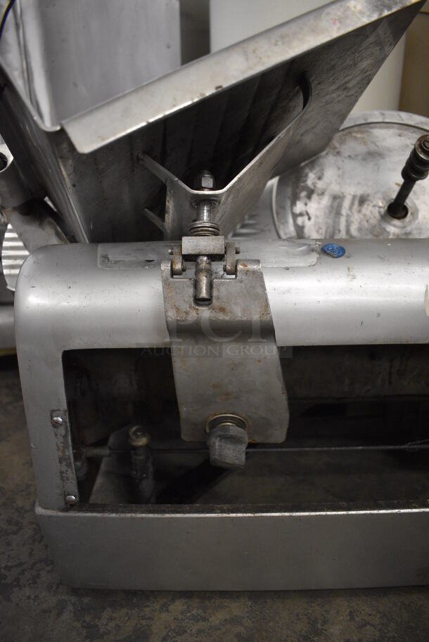 Hobart Stainless Steel Commercial Countertop Meat Slicer. For Parts. 115 Volts, 1 Phase. 28x20x25 - Image 5 of 6
