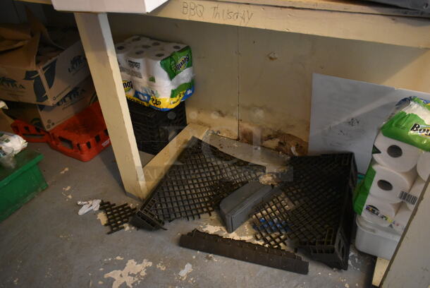 ALL ONE MONEY! ROOM LOT of Various Items Including Paper Products. BUYER MUST REMOVE. (vestibule) - Image 6 of 11