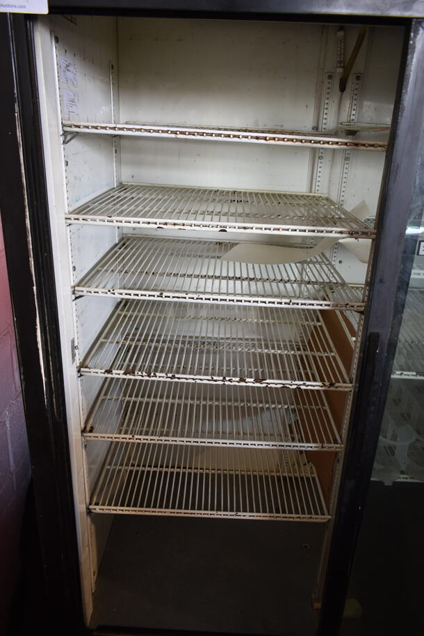True GDM-45 Metal Commercial 2 Door Reach In Cooler Merchandiser w/ Poly Coated Racks. 115 Volts, 1 Phase. Tested and Working! - Image 5 of 8