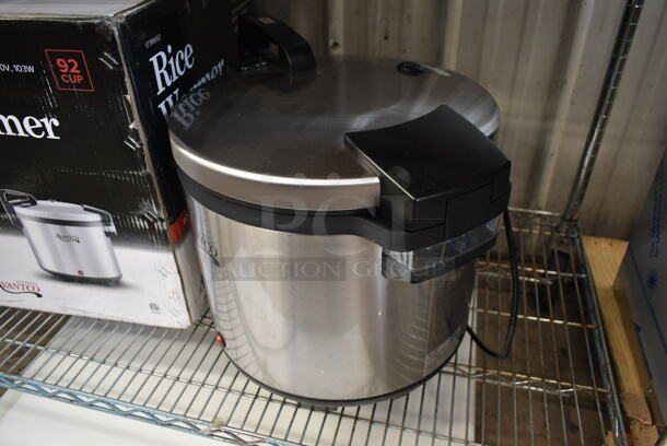 BRAND NEW SCRATCH AND DENT! 2022 Avantco 177RW92 Stainless Steel Commercial Countertop Rice Cooker. 120 Volts, 1 Phase. Tested and Working! - Image 4 of 7