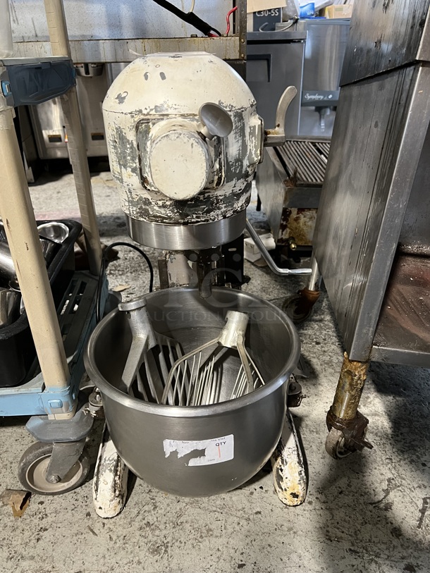Hobart A-200 Metal Commercial 20 Quart Planetary Dough Mixer w/ Stainless Steel Mixing Bowl, Paddle and Paddle Whisk Attachments. 115 Volts, 1 Phase. 18x20x30. Tested and Working! - Image 3 of 7