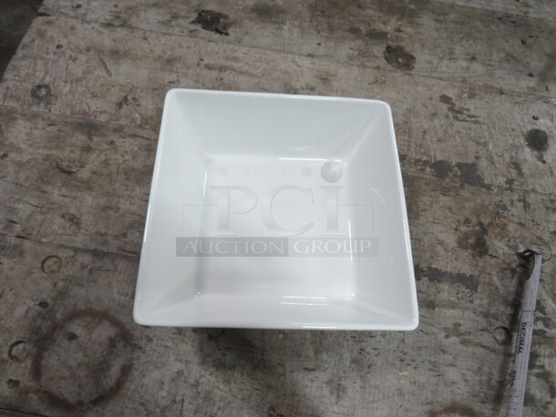 9 Inch Square Serving Bowl. 2XBID - Image 1 of 1