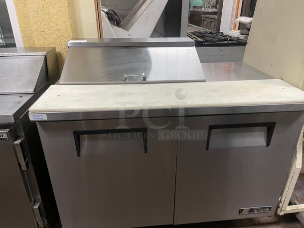 Fully Working! True Commercial Prep Sandwich Refrigerated Table With  Board 115 Volt NSF Tested and Working! - Image 3 of 9