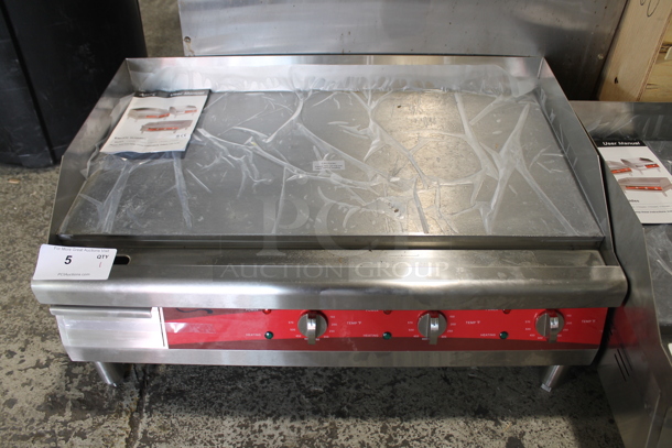 BRAND NEW SCRATCH AND DENT! Avantco 177EG30N Stainless Steel Commercial Countertop Electric Powered Flat Top Griddle w/ Thermostatic Controls. 208/240 Volts, 1 Phase.  - Image 1 of 7