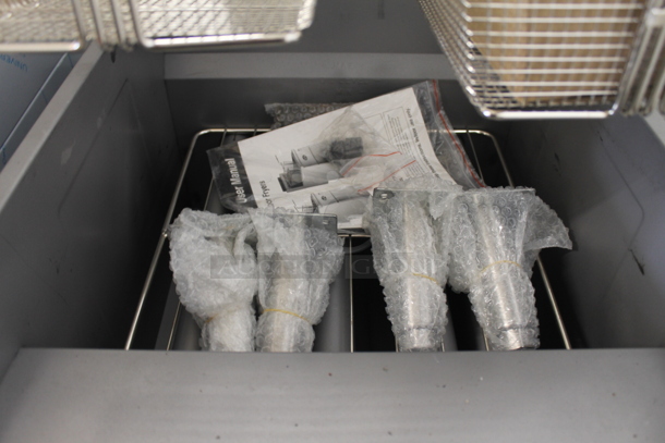 BRAND NEW SCRATCH AND DENT! Avantco FF100 Liquid Propane 70-100 lb. Stainless Steel Tube Floor Fryer on Commercial Casters- 150,000 BTU - Image 5 of 11