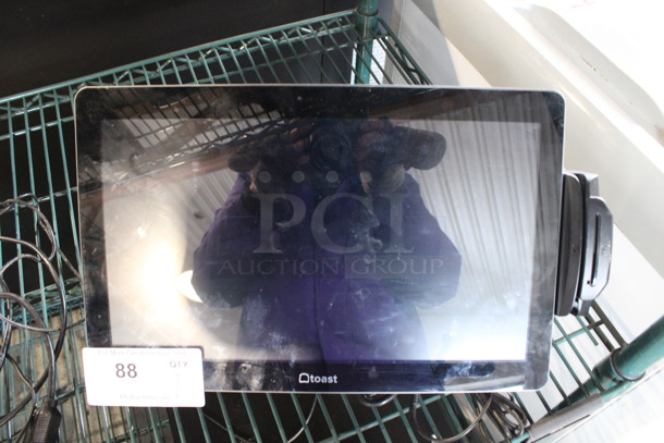 Elo Toast 15.5" POS Monitor w/ Credit Card Reading Strip - Image 1 of 4