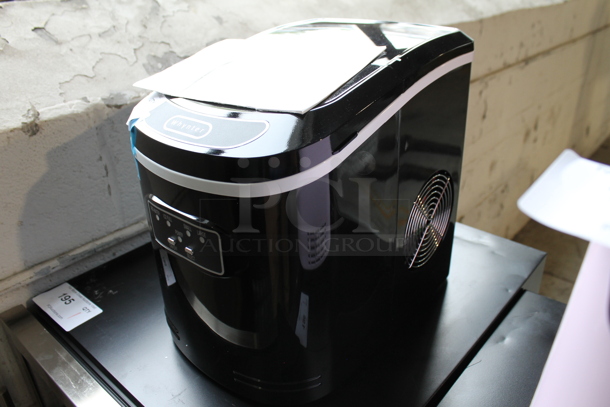 BRAND NEW SCRATCH AND DENT! Whynter IMC-270MB Portable 27lb Compact Countertop Ice Maker. 115 Volts, 1 Phase. Tested and Working!
 - Image 2 of 5