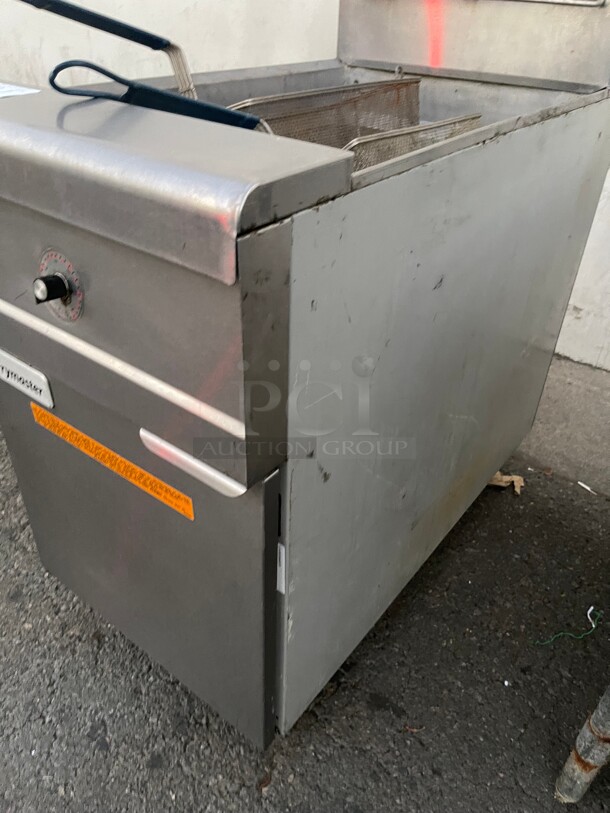 Working! 2014 Frymaster  Natural Gas Commercial Heavy Duty Large Size Floor Fryer 80 lb NSF Tested and Working! - Image 7 of 10