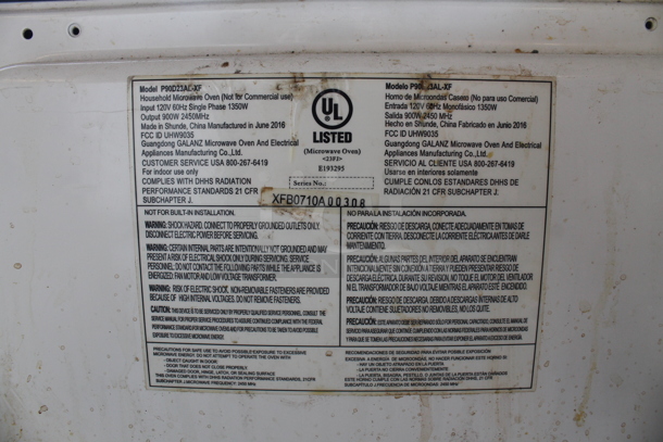 Hamilton Beach  P90D23AL-XF Stainless Steel Countertop Microwave Oven. 120 Volts, 1 Phase.  - Image 3 of 3