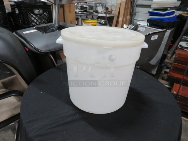 One Cambro 12 Quart Food Storage Container With Lid.