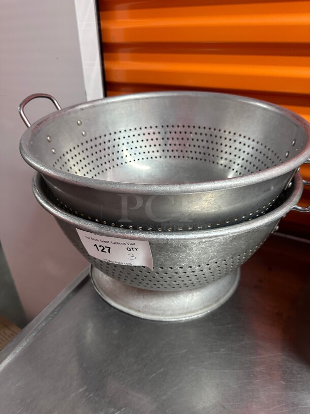 Clean! Assorted  11 Qt. Heavy-Duty Aluminum Colander with Base and Handles NSF Heavy Duty  - Image 3 of 4