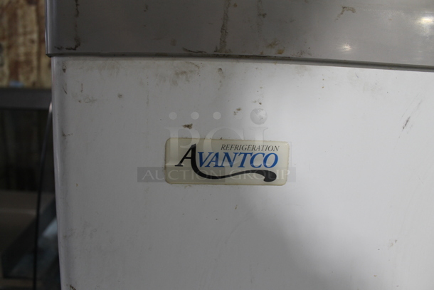 Avantco 360ICFC13 Metal Commercial Floor Style Chest Freezer Merchandiser on Commercial Casters. 115 Volts, 1 Phase. Tested and Working! - Image 4 of 11