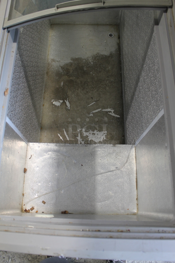 Avantco 360ICFC13 Metal Commercial Floor Style Chest Freezer Merchandiser on Commercial Casters. 115 Volts, 1 Phase. Tested and Working! - Image 6 of 11