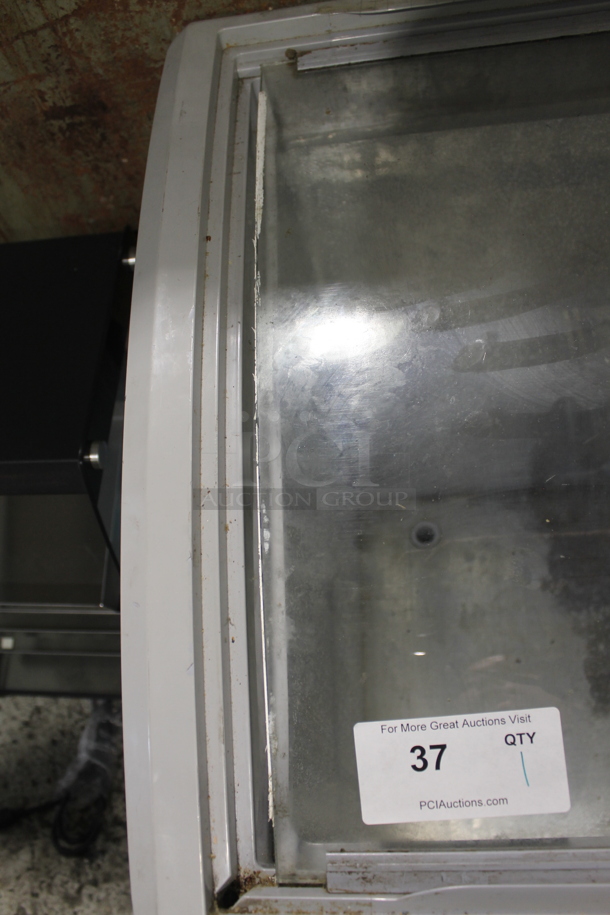 Avantco 360ICFC13 Metal Commercial Floor Style Chest Freezer Merchandiser on Commercial Casters. 115 Volts, 1 Phase. Tested and Working! - Image 8 of 11