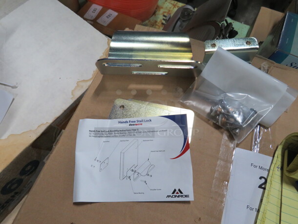NEW Monroe Hands Fee Stall Lock. 2XBID - Image 1 of 3