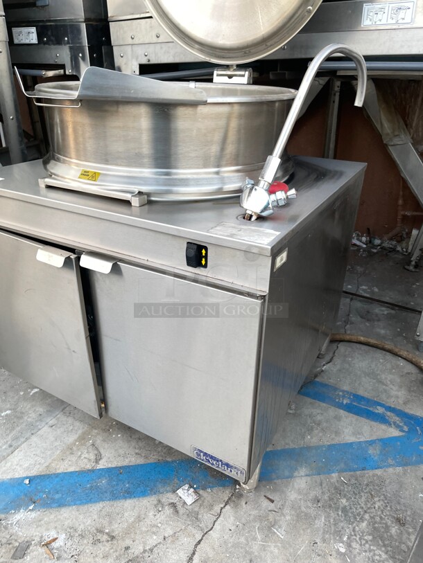 Clean! Cleveland KDM-40-T 40 Gallon 2/3 Natural Gas Steam Jacketed Direct Steam Tilting Kettle with Cabinet Base - Image 7 of 9