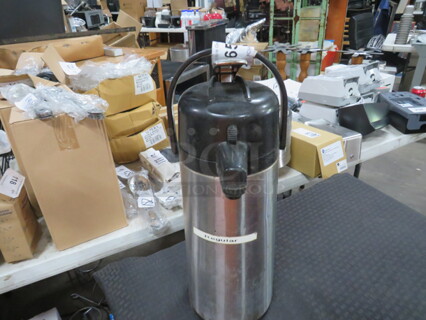 One 2.2 Liter Airpot.