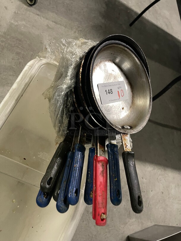 Winco  9 inch Aluminum Frying Pan w/ Solid Silicone Handle - Image 3 of 5