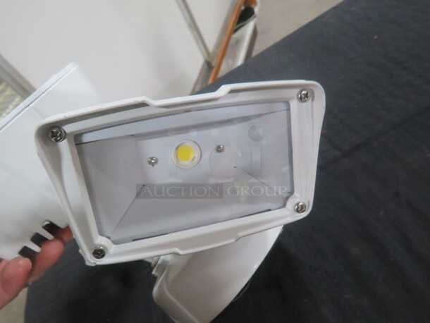One Eaton Flood light. #ECLA-CCD-120-A-030. - Image 2 of 3