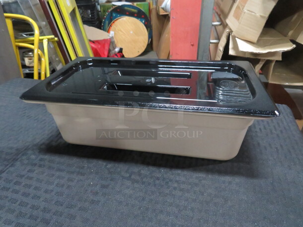 1/3 Size 4 Inch Deep Cambro Food Storage Container With NEW Lid. 3XBID - Image 1 of 1