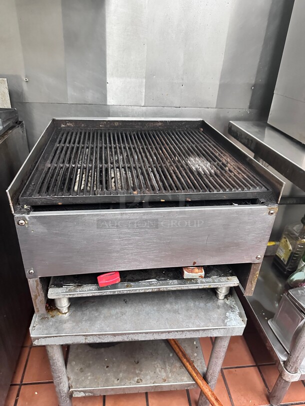 Working! Wolf Natural Gas Low Profile 22 inch Heavy Duty Radiant Gas Countertop Commercial Charbroiler - 68,000 BTU NSF Tested and Working! - Image 3 of 8