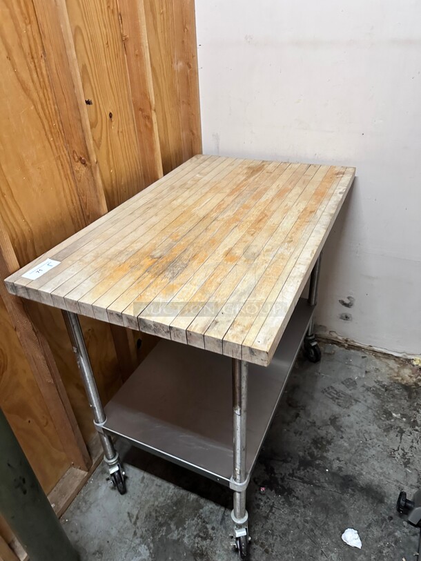 Clean! John Boos & Co. SNS03 Wood Top Work Table with Stainless Steel Base and Adjustable Undershelf - 30 x 48 ON Caster NSF - Image 6 of 6