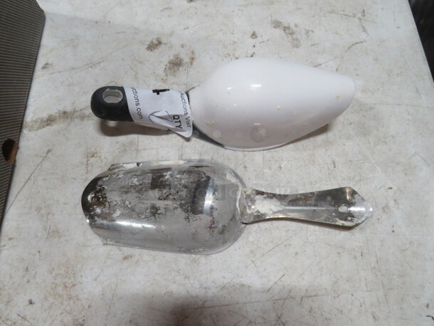 Assorted Scoop. 2XBID - Image 1 of 1