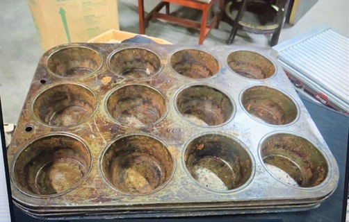 12 Hole Muffin Pan. 3XBID