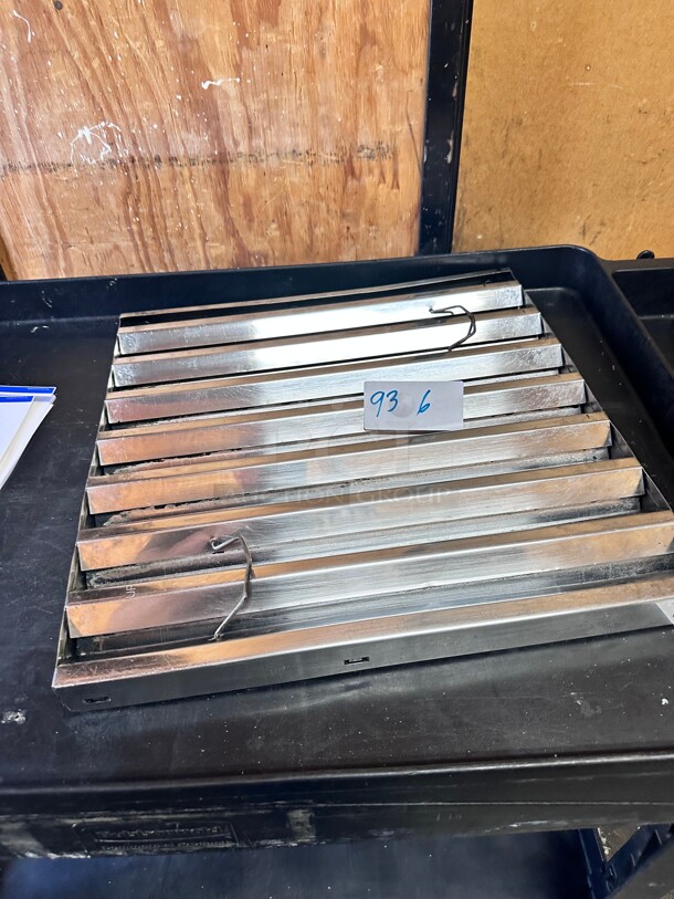 Winco HFS-2020 Hood Baffle Filter - 20 inch  x 20 inch , Stainless Steel NSF - Image 2 of 6