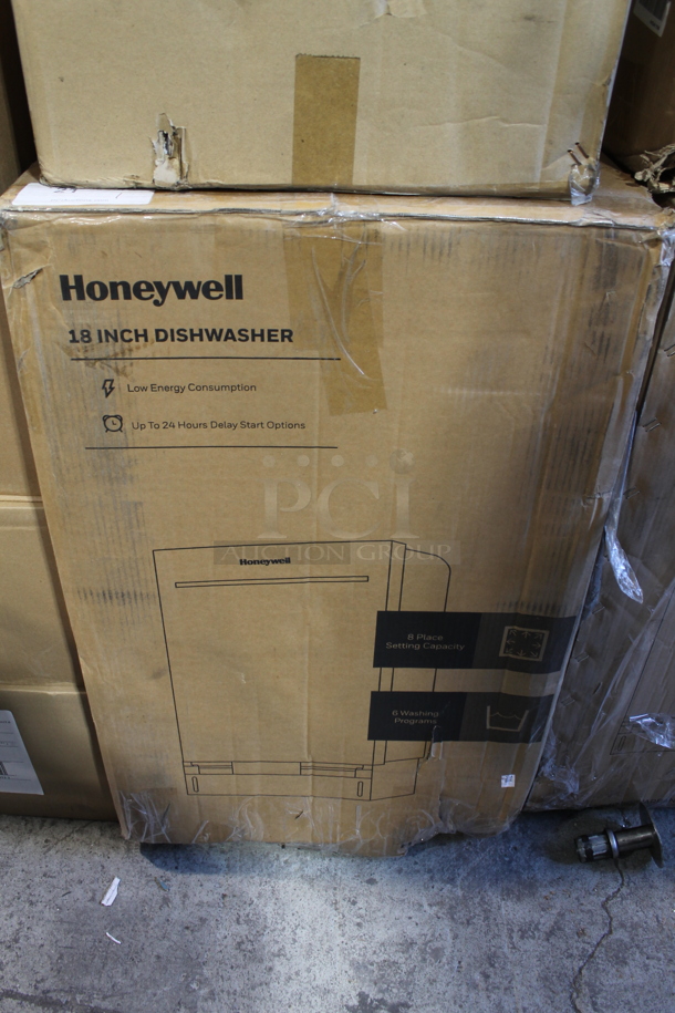 BRAND NEW SCRATCH AND DENT! Honeywell HDS18SS Stainless Steel Undercounter Dishwasher. 120 Volts, 1 Phase. - Image 2 of 6