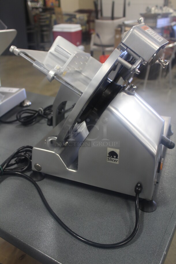 NEW! Varimixer Model 10.30/N Commercial Countertop Meat/Cheese Deli Slicer. 24x14x17. 120V/60Hz.  - Image 5 of 5