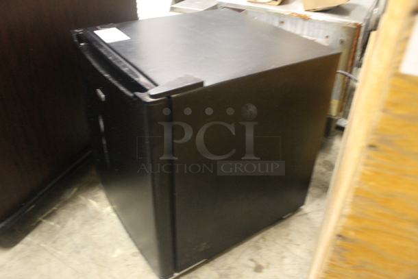 Sunbeam REFSB17B Mini Cooler. 115 Volts, 1 Phase. Tested and Working! - Image 3 of 5