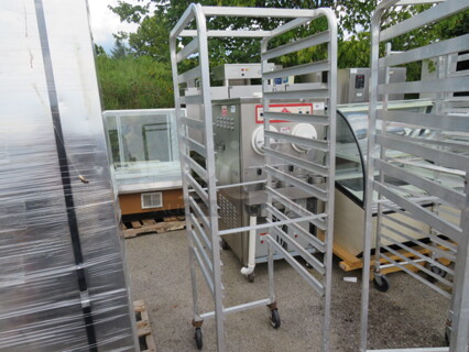 One Aluminum Speed Rack On Casters. 20.5X26X70
