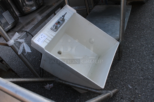 White Poly Single Bay Sink. No Legs. - Image 4 of 4