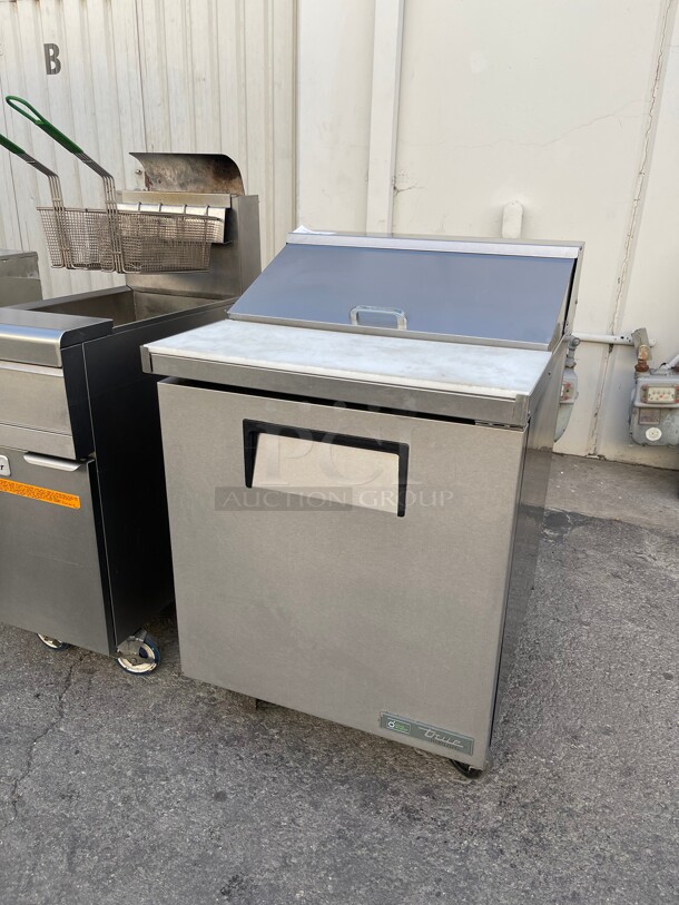 Late Model! True TSSU-27-08 27 inch Sandwich/Salad Prep Table w/ Refrigerated Base, 115v NSF Tested and Working! 27x30x43 - Image 1 of 9