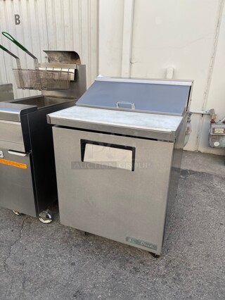 Late Model! True TSSU-27-08 27 inch Sandwich/Salad Prep Table w/ Refrigerated Base, 115v NSF Tested and Working! 27x30x43