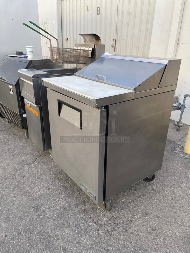 Late Model! True TSSU-27-08 27 inch Sandwich/Salad Prep Table w/ Refrigerated Base, 115v NSF Tested and Working! 27x30x43 - Image 4 of 9