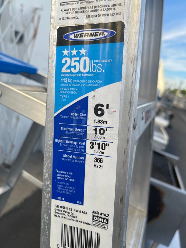 Nice! Werner Commercial Heavy Duty Step Ladder 250 Lbs  - Image 5 of 7
