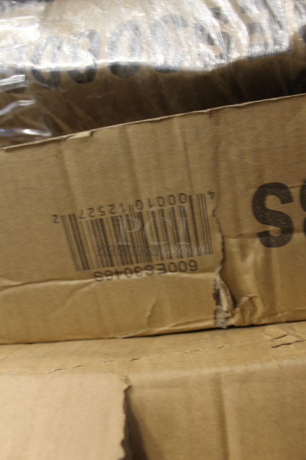 BRAND NEW SCRATCH AND DENT! Regency 600ES3048S 30" x 48" 16-Gauge Stainless Steel Equipment Stand with Undershelf - Image 3 of 3