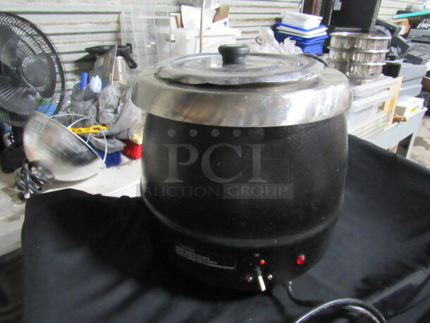 One Avantco Soup Kettle. Mod# 177S30. 120 Volt. Missing Knob.