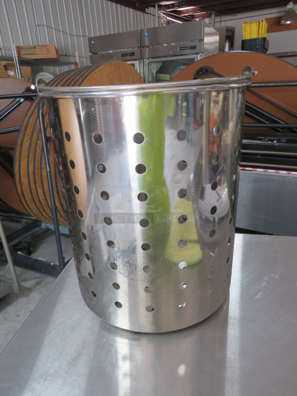 One NEW Stainless Steel Steamer Basket. 12X14 - Image 1 of 1