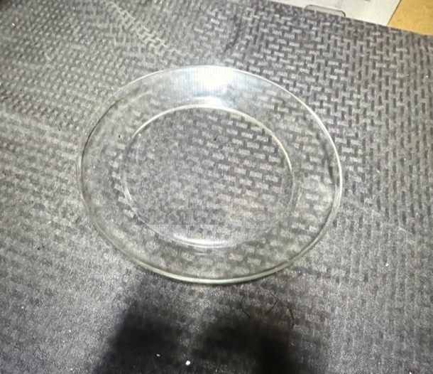 One Lot Of 25 Clear Glass 10 Inch Dinner Plates. - Image 1 of 1