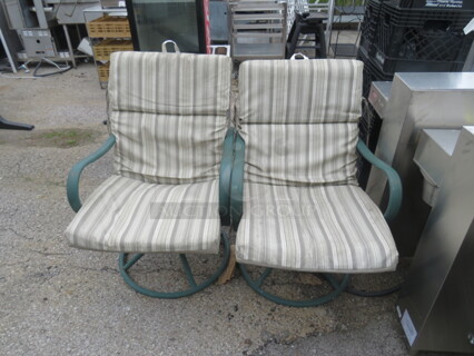 Swivel Patio Chair With Cushion. 2XBID