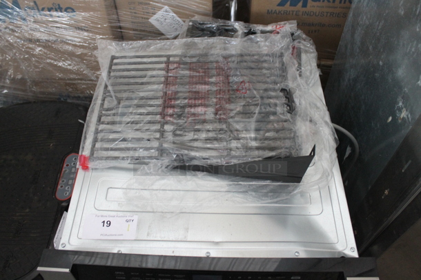 BRAND NEW SCRATCH AND DENT! 2022 KoolMore KM-MD-1SS Stainless Steel Commercial Microwave Oven Drawer. 120 Volts, 1 Phase. - Image 4 of 7