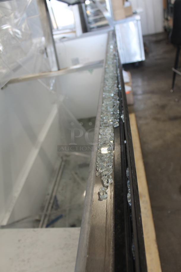 BRAND NEW SCRATCH AND DENT! Master-Bilt DD-88 Metal Commercial Floor Style Ice Cream Dipping Cabinet. 115 Volts, 1 Phase. See Pictures For Broken Front Glass Pane. Tested and Working! - Image 5 of 7